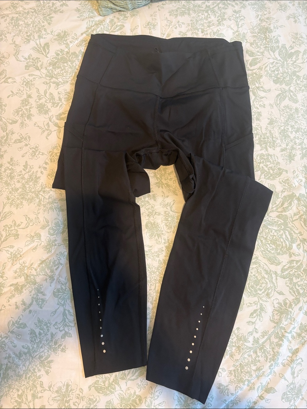 lululemon athletica Black Fast and Free with side pockets and logo size 8 - Picture 3 of 3